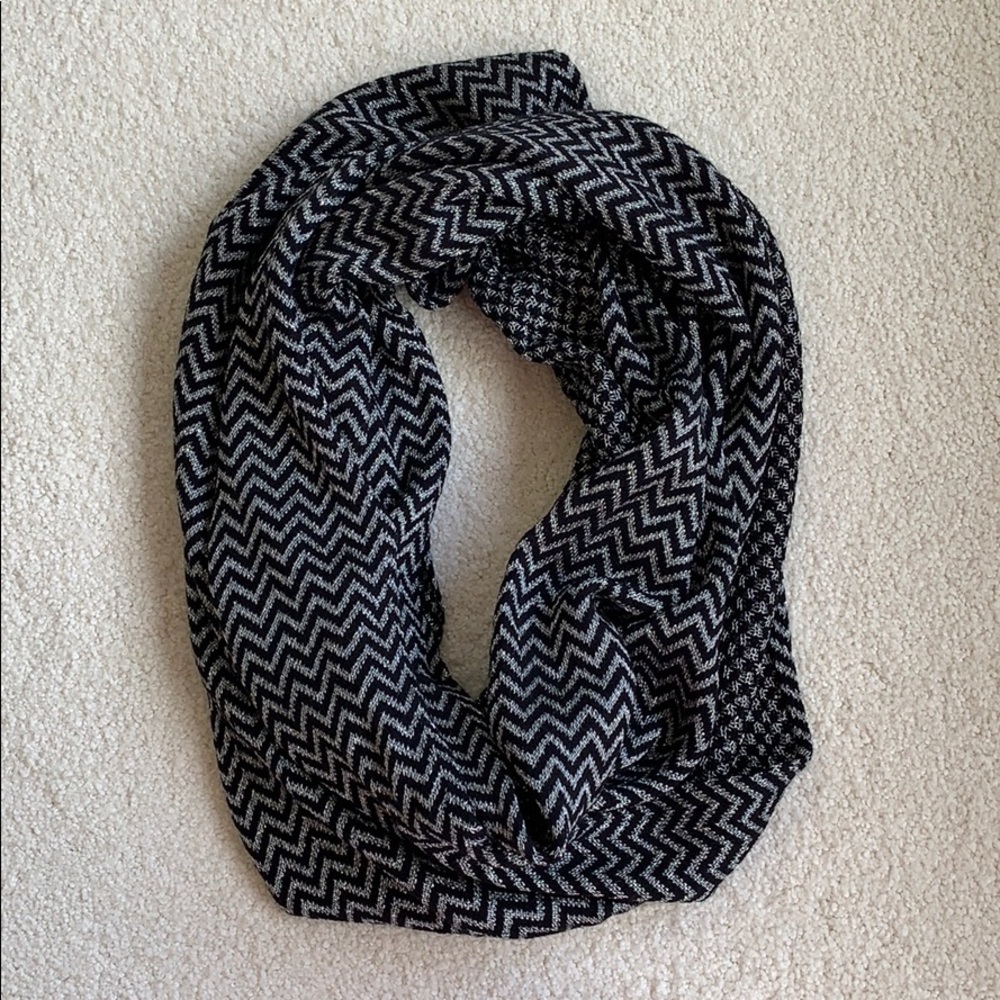 Aqua brand infinity scarf black and silver